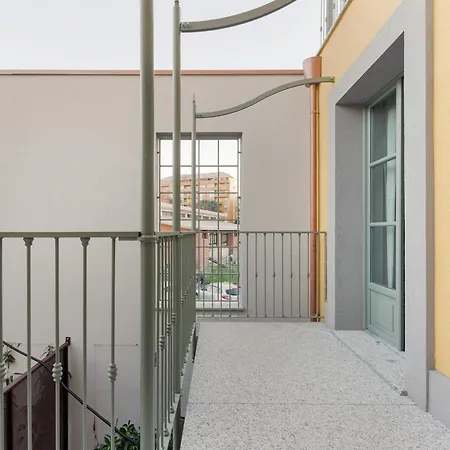 Modern Apartment In Milan With Balcony Exterior photo