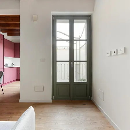 Modern Apartment In Milan With Balcony Exterior photo